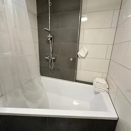 1 Wohung Mit Grosser Eckbadewanne Apartament