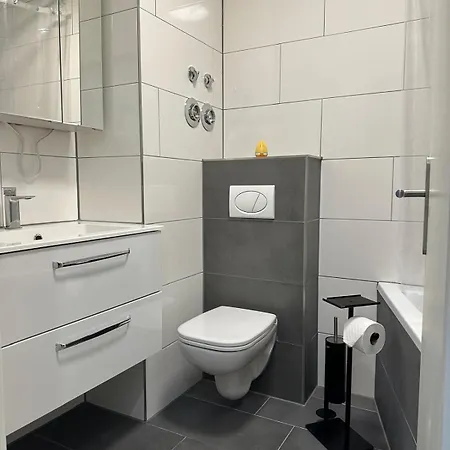 1 Wohung Mit Grosser Eckbadewanne Korntal-Münchingen